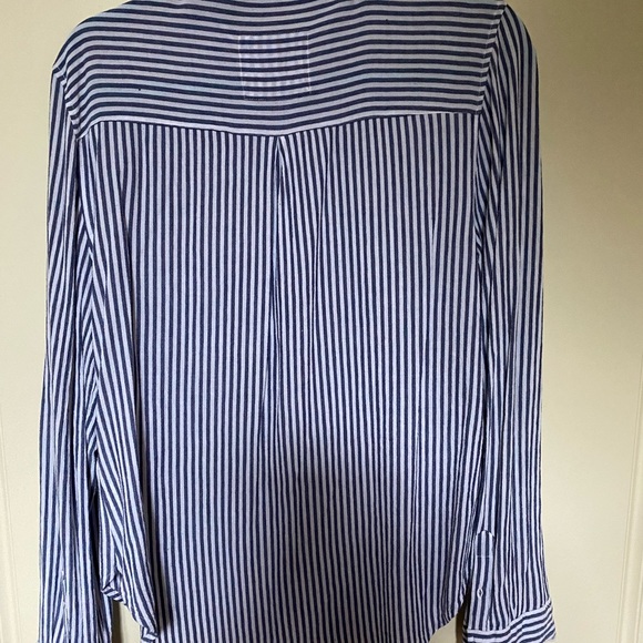 ABERCROMBIE & Fitch stripped Blouse . - Picture 3 of 8